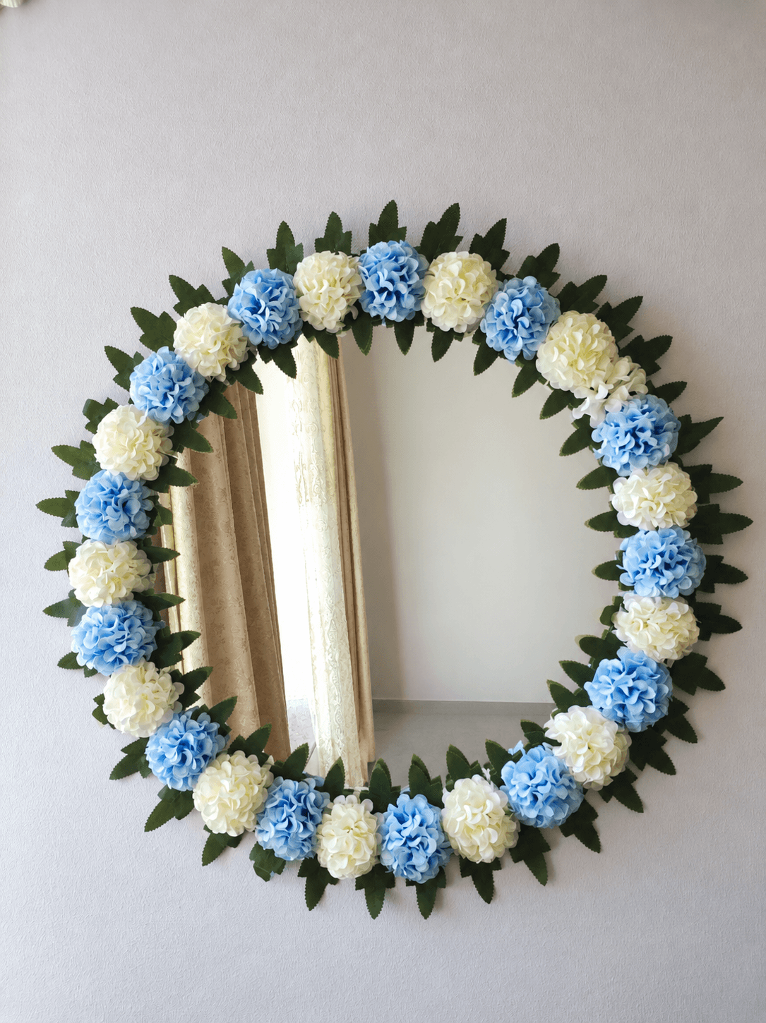 Round Mirror with Hydrangea Flowers